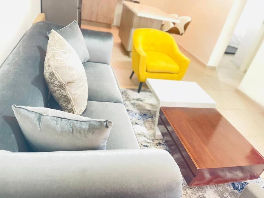 Priceless 2bed, Pool, Gym, Wifi Apartment *