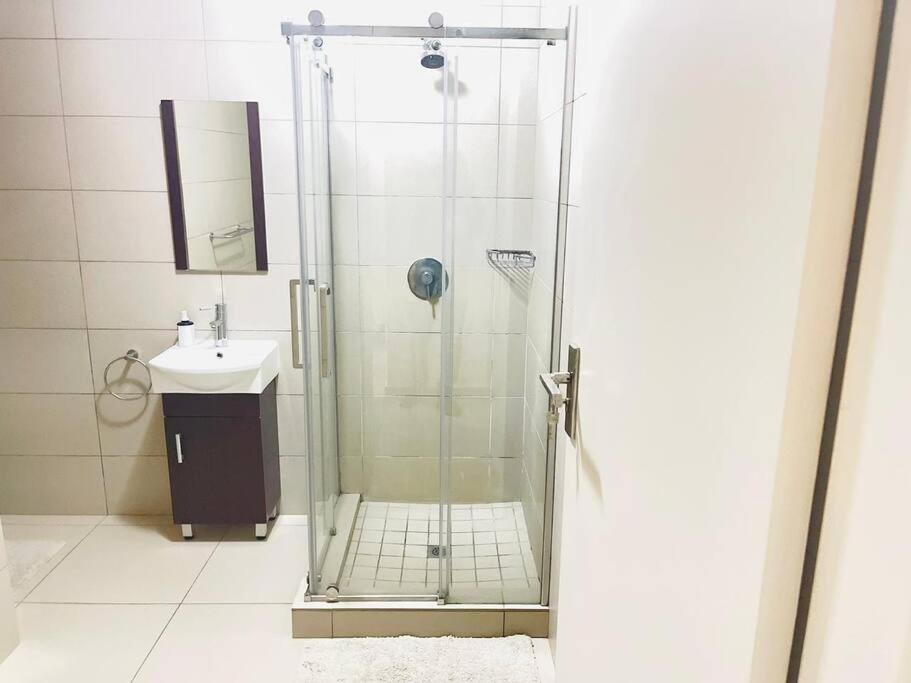 Priceless 2bed, Pool, Gym, Wifi * Midrand