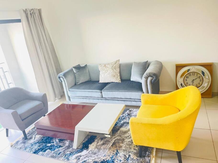 Priceless 2bed, Pool, Gym, Wifi Apartment